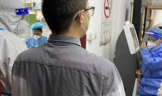 上海暴雨大白被刮跑